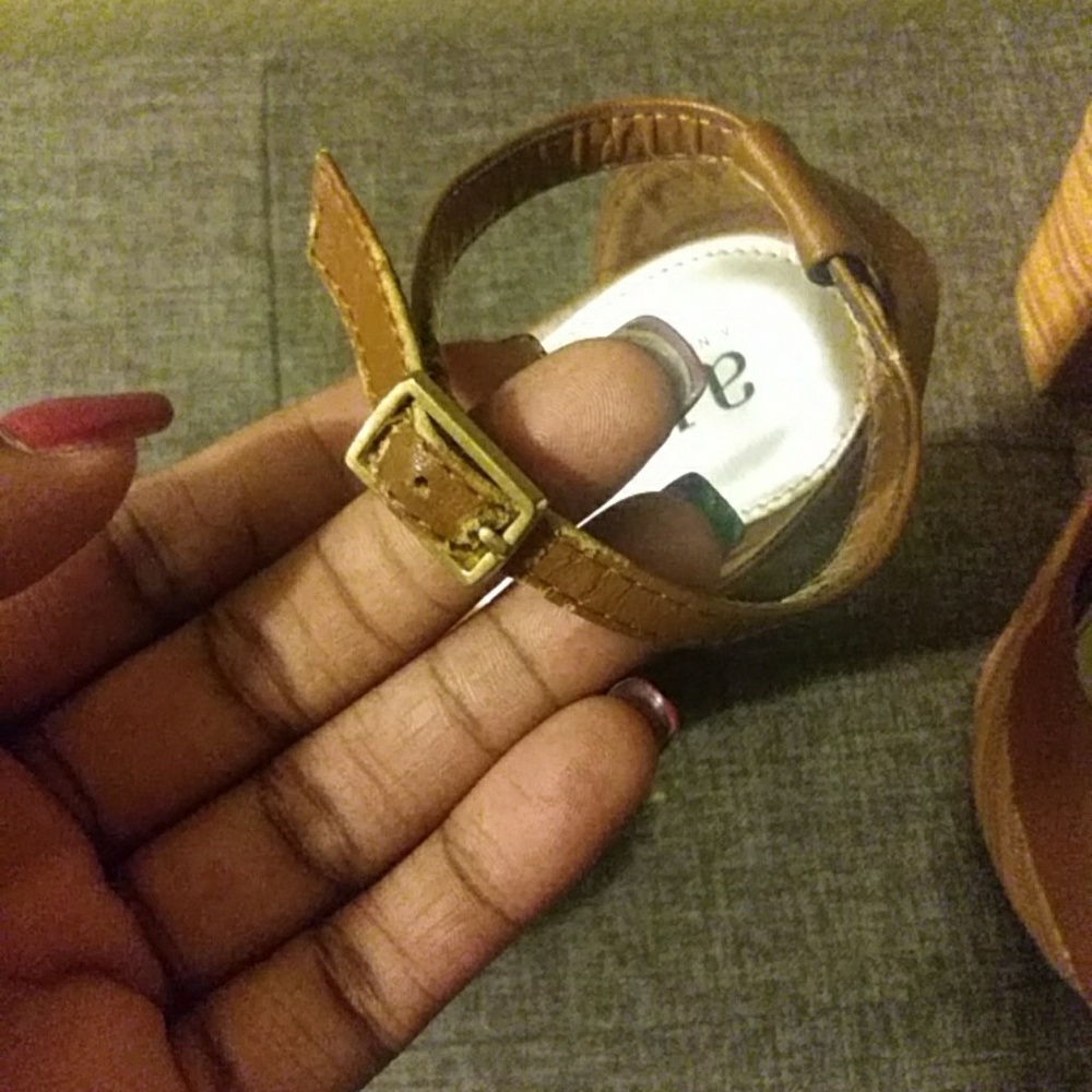 Shoes - Picture 7 of 8